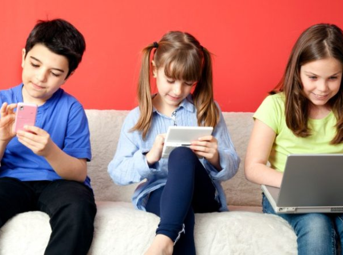 TALLER PARA PADRES "CONSECUENCIAS DEL MAL USO DE LAS REDES SOCIALES"