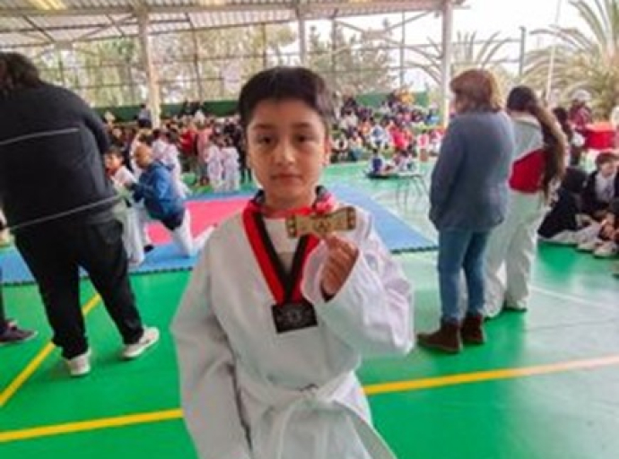 ESTUDIANTES DESTACADOS EN DISCIPLINAS DEPORTIVAS