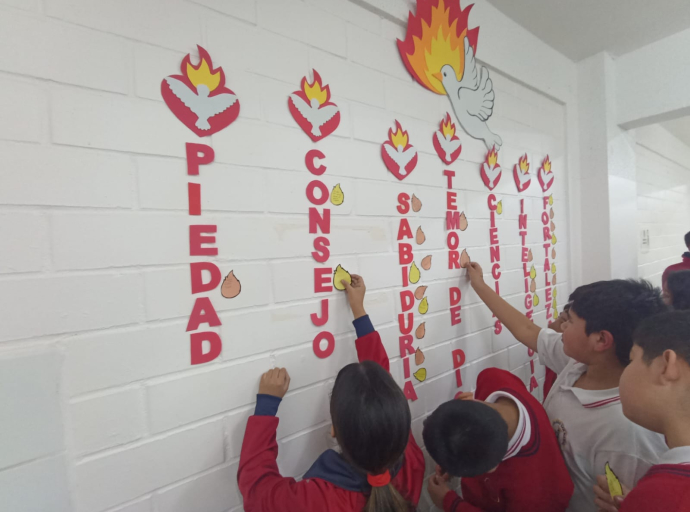 GRUPO DE CATEQUESIS DEL COLEGIO CELEBRA PENTECOSTÉS