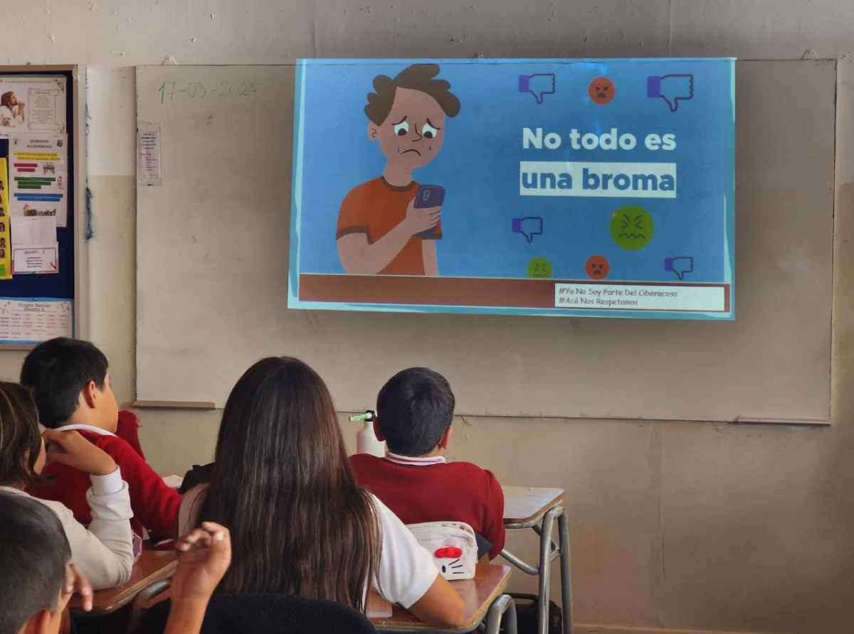 ESTUDIANTES PARTICIPAN EN ACTIVIDAD POR EL DÍA CONTRA EL CIBERACOSO