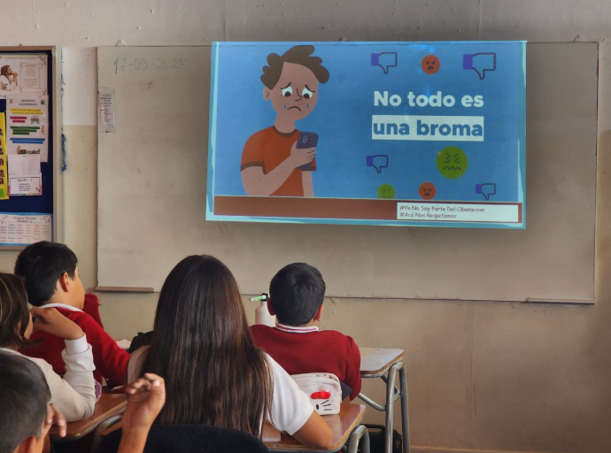 ESTUDIANTES PARTICIPAN EN ACTIVIDAD POR EL DÍA CONTRA EL CIBERACOSO