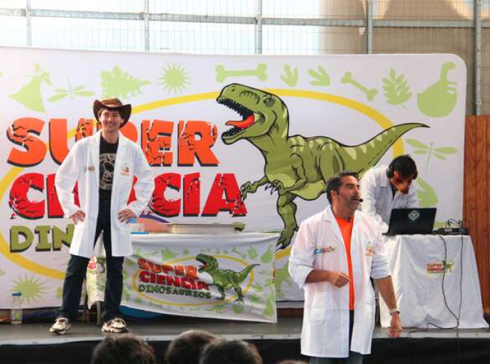 SUPER CIENCIA NOS VISITÓ EN EL DÍA DEL ESTUDIANTE