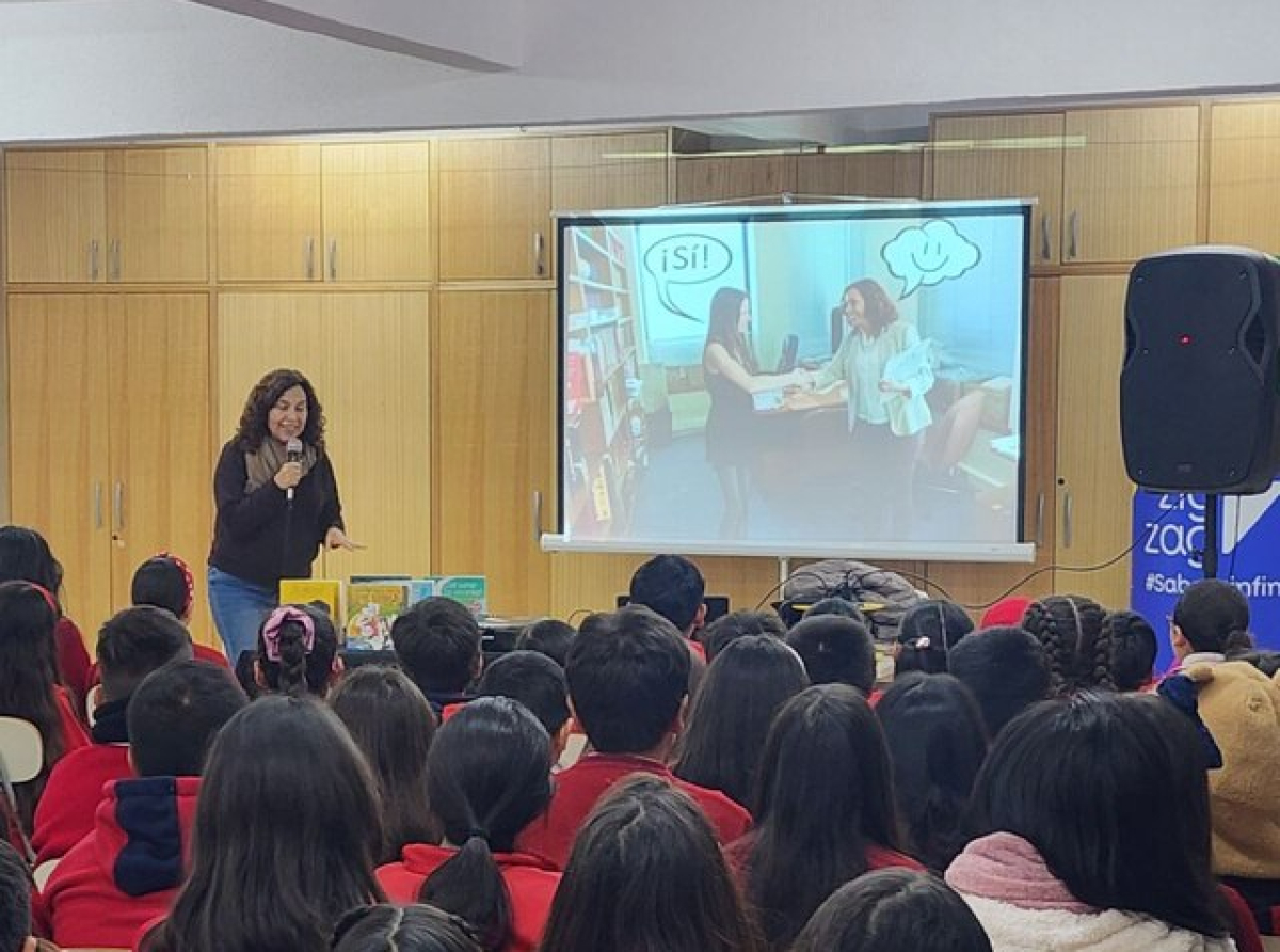 LA ESCRITORIA PAZ CORRAL VISITÓ NUESTRO COLEGIO