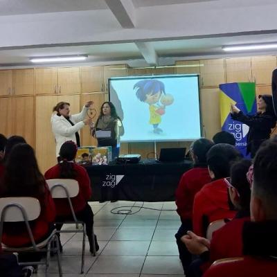 Charla Paz Corral Escritora 1