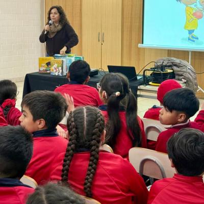 Charla Paz Corral Escritora 2