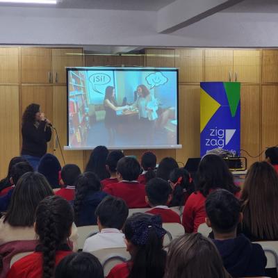 Charla Paz Corral Escritora 4